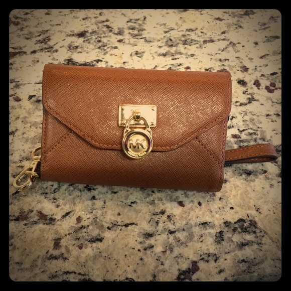 Michael Kors Handbags - 🎉HOST PICK CITY STYLE🎉 Michael Kors Wristlet