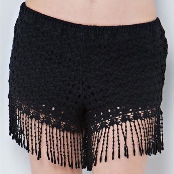 💞 JUST IN Boho Lace Fringe Off White Shorts - Picture 2 of 4