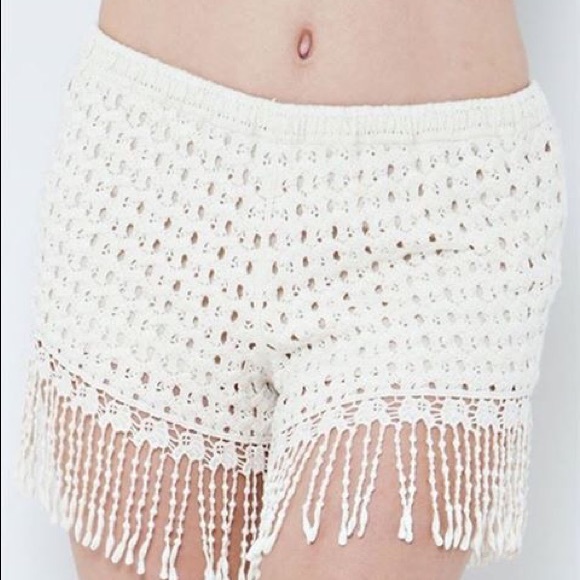 💞 JUST IN Boho Lace Fringe Off White Shorts - Picture 3 of 4