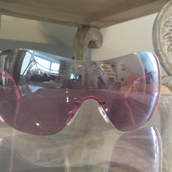 Sold 🎉🎉🎉VERSACE Wrap Around Sunglasses - Picture 1 of 3