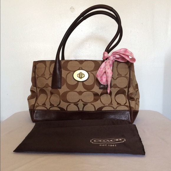 MUST GO !!!!! Authentic Coach Bag.