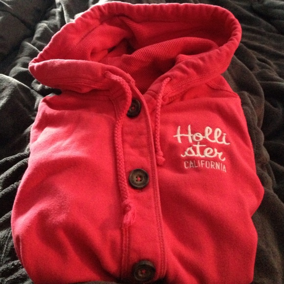 Selling because it is simply too tight/small.
