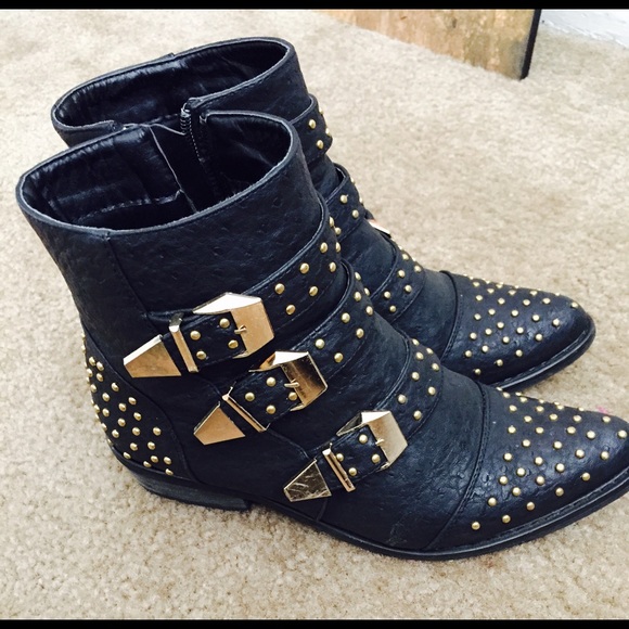 Studded booties💕 HOST PICK 12-26😘