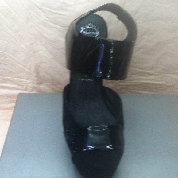 Shoe - Picture 2 of 3