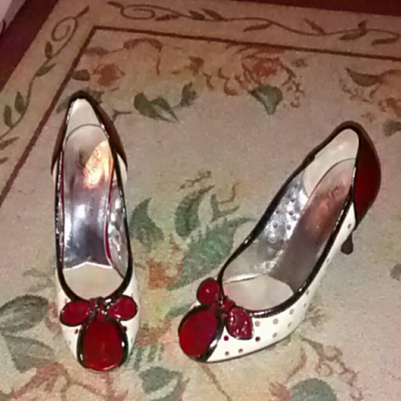 Donald J. Pliner Shoes - Donald J. Pliner