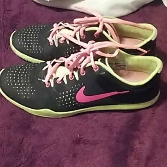 Good condition nike isoles..