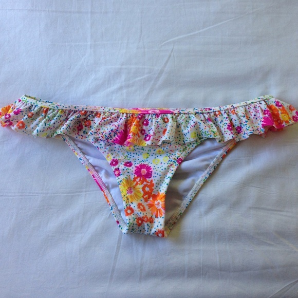 Billabong Ruffle Bikini bottoms🌺