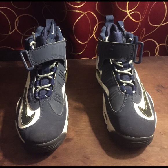 Nikes - Picture 2 of 4