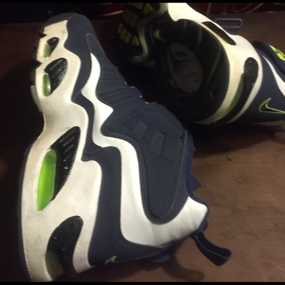 Nikes - Picture 4 of 4