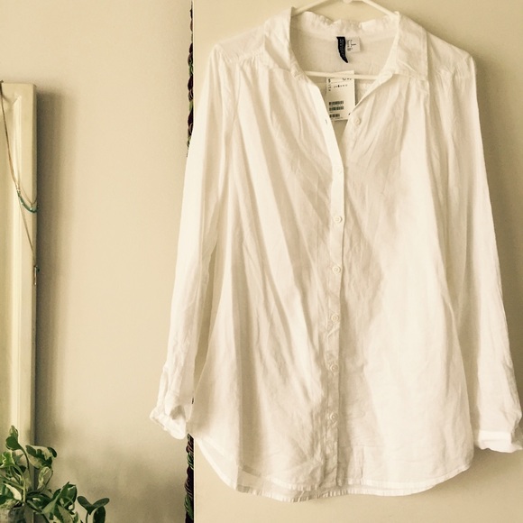H&M Tops - Classic white button down