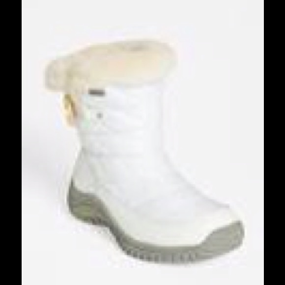 UGG AMBRA WATERPROOF BOOTS - Picture 2 of 4