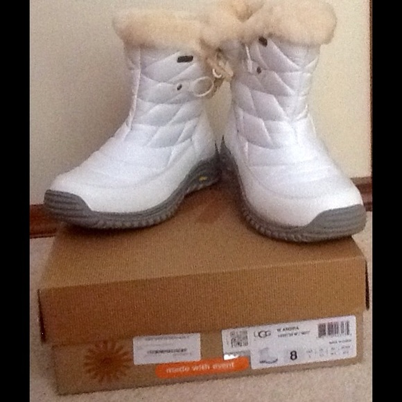 UGG AMBRA WATERPROOF BOOTS - Picture 3 of 4