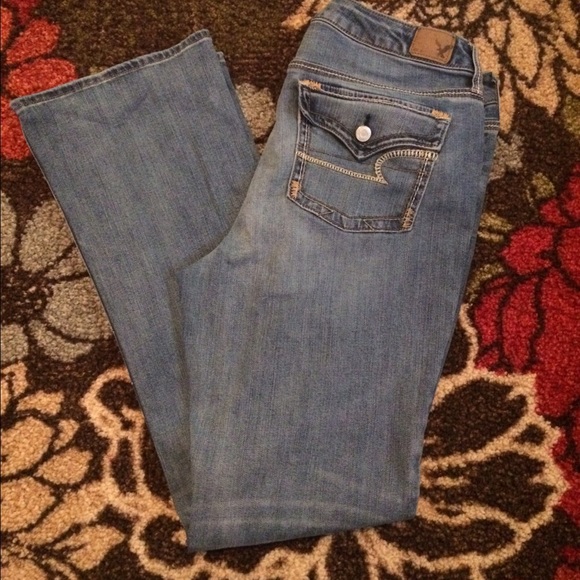 A bundle of America Eagle jeans