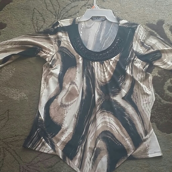 Sale☆☆Beautiful blouse with three quarter sleeves