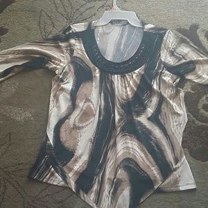 Sale☆☆Beautiful blouse with three quarter sleeves