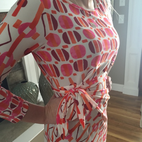 Figure Flattering Mod Print Dress - Picture 2 of 4