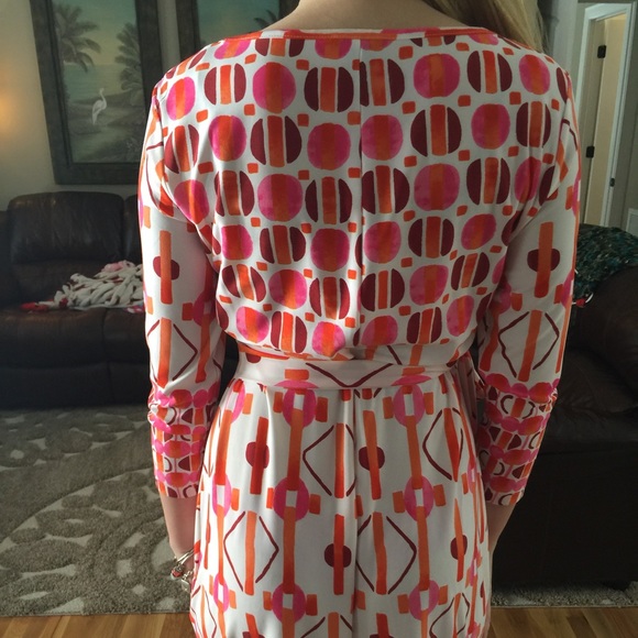 Figure Flattering Mod Print Dress - Picture 3 of 4