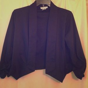 black mid sleeve blazer