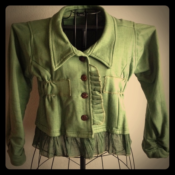 🚫 SOLD 🚫 Army green cropped ruffle light jacket