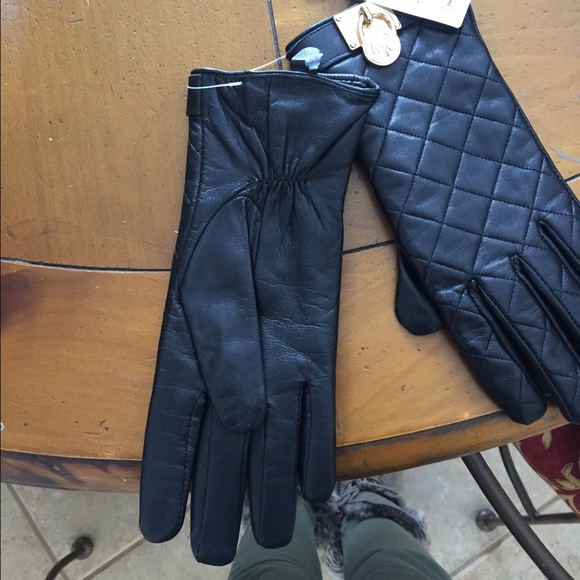 Gloves - Picture 3 of 4
