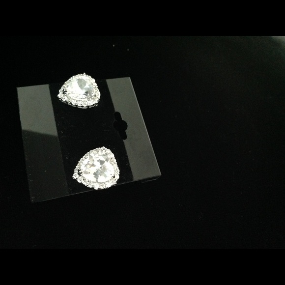 Earrings Heart Shape Rhodium Plated CZ - Picture 1 of 2
