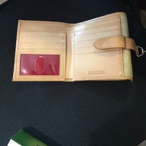 Very clean Dooney Bourke wallet