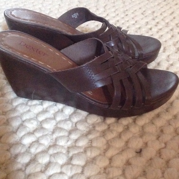 Brown leather sandal wedges