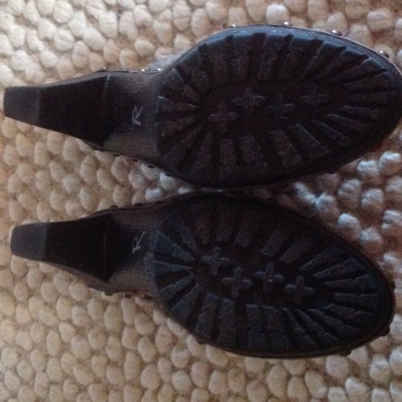 Suede clogs - Picture 2 of 3