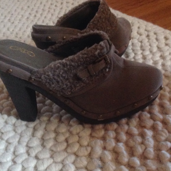 Suede clogs - Picture 3 of 3