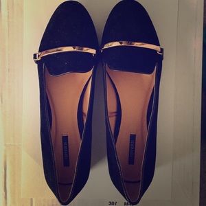 Black ballet flats