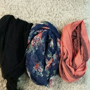 3 scarf bundle !!! 💙❄