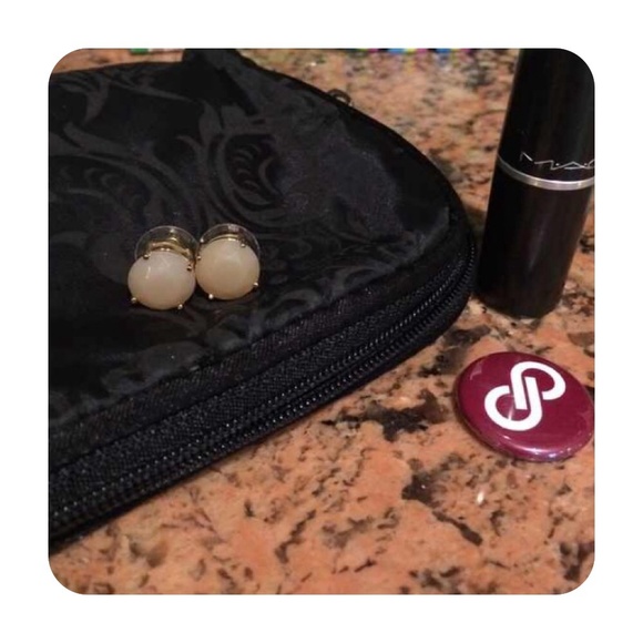 Jewelry - 🎉 THANKSGIVING SALE Large vanilla latte studs💕