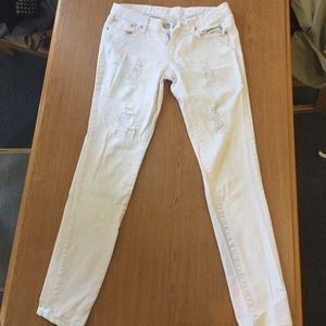 White skinny jeans