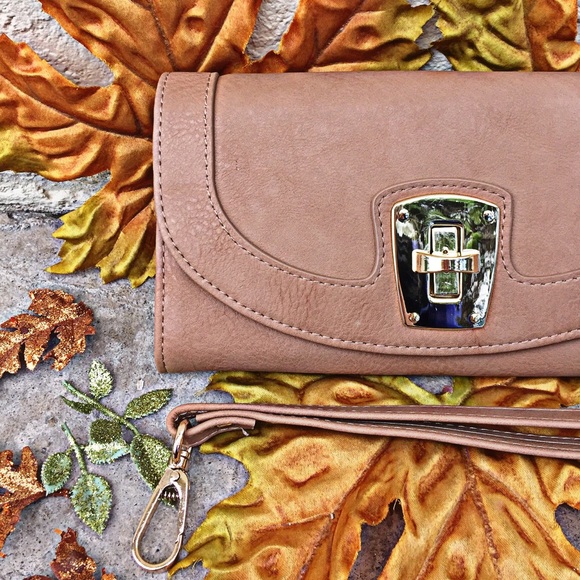 ❗️🚫SOLD❗️The Luxe Mystique Wallet Wristlet - Picture 2 of 4