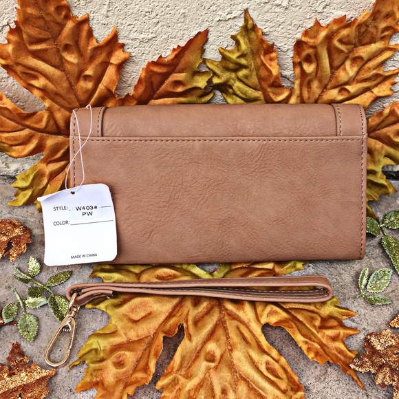 ❗️🚫SOLD❗️The Luxe Mystique Wallet Wristlet - Picture 3 of 4