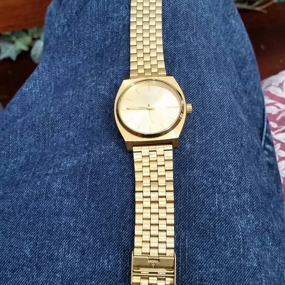 Nixon watch