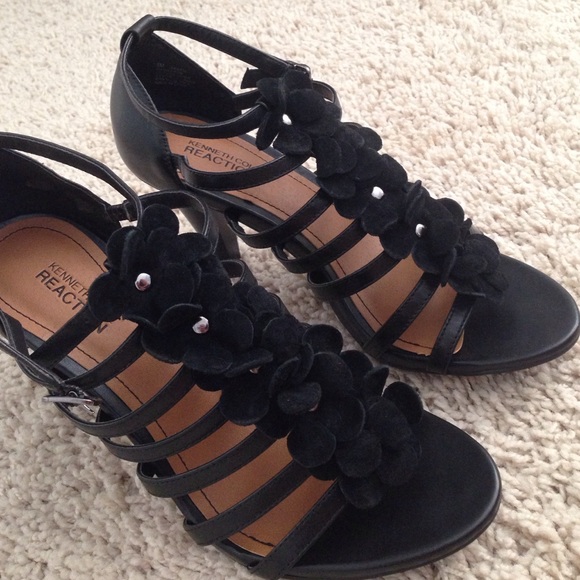 New shoe. - Picture 2 of 4
