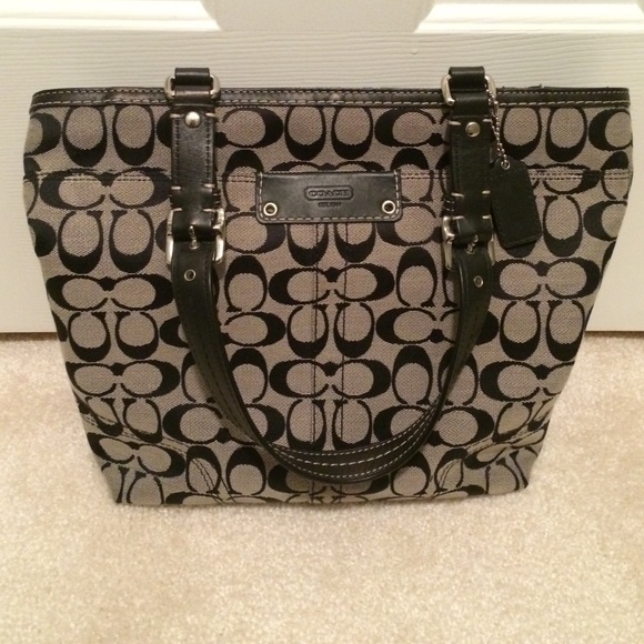 coach handbag. NEVER USED, AUTHENTIC - Picture 1 of 4