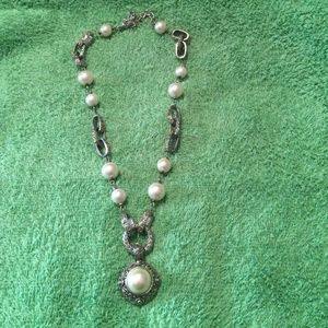 Linked pearl necklace