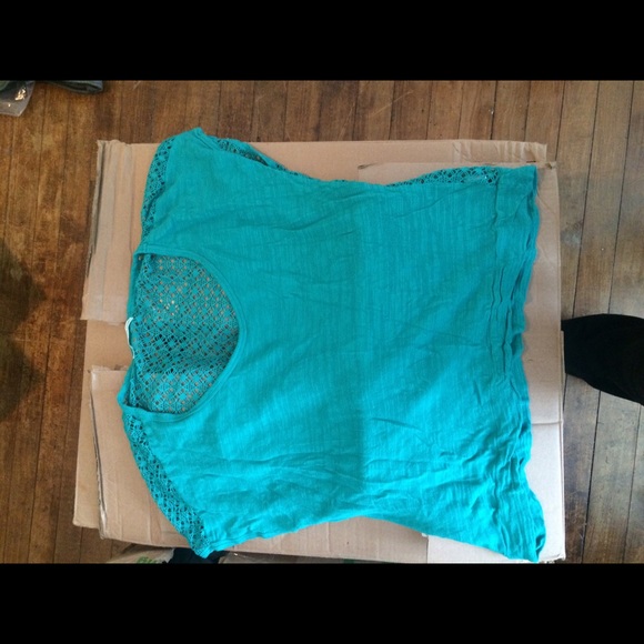 Greenish blue lace back shirt - Picture 1 of 2