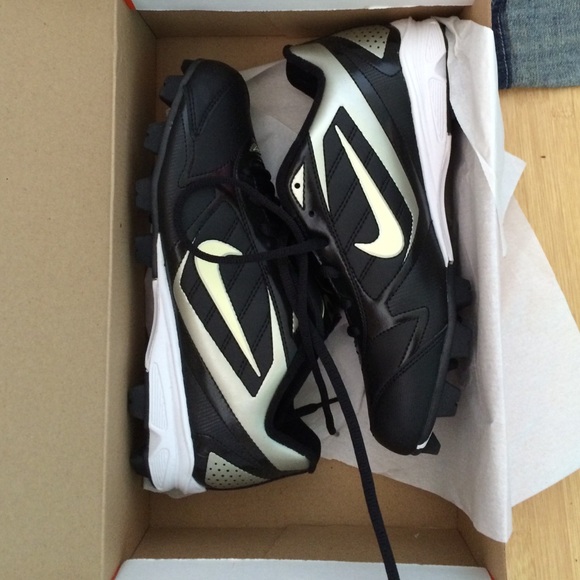 BRAND NEW NIKE shoes/cleats