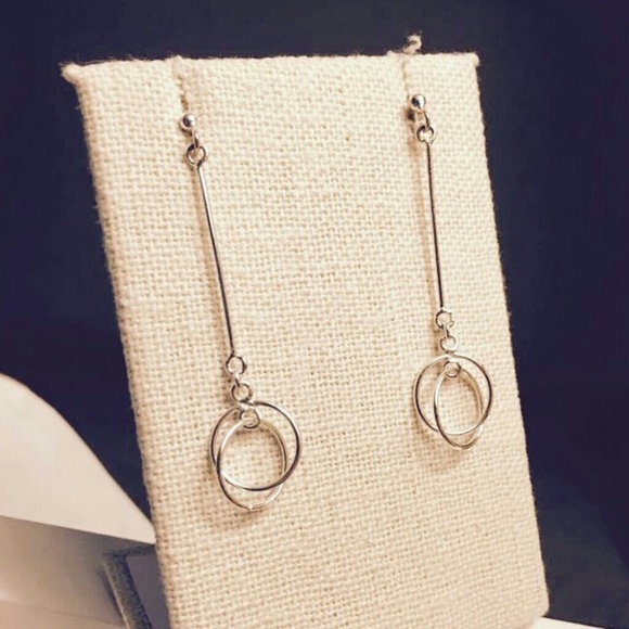 Delicate Stella & Dot Interlocking Hoop Earrings
