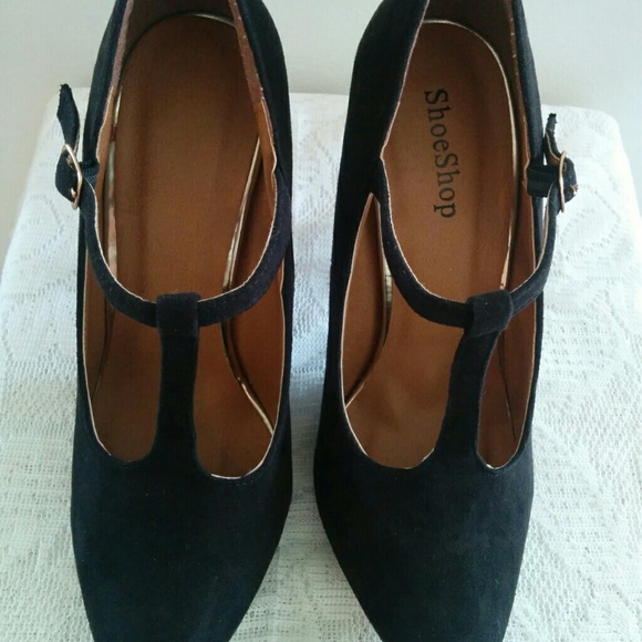 Shoes - Picture 2 of 4