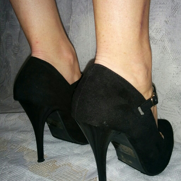 Shoes - Picture 4 of 4