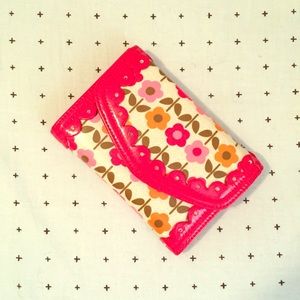 Nwt Vera Bradley penny wise wallet in folkloric