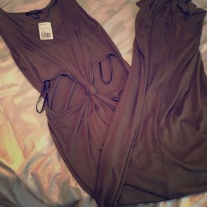 Front knotted cutout maxi dress