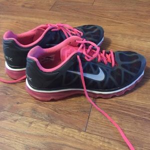 Nike air max shoes 🔷 on hold 🔷