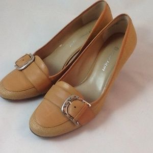 Etienne Signer basket weave pumps in camel 8M