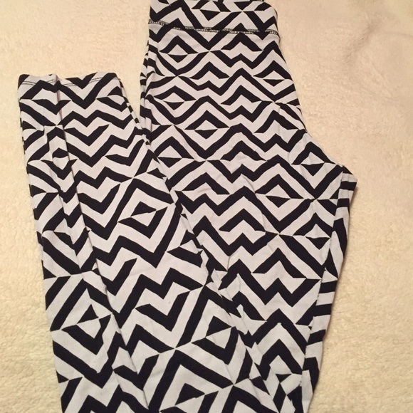 VS PINK print leggings *worn once*