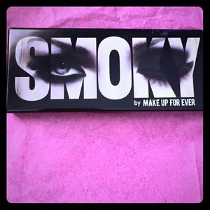 Makeup forever Smokey eyeshadow palette
